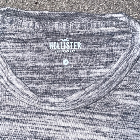 Grey Hollister t shirt. - Picture 2 of 2